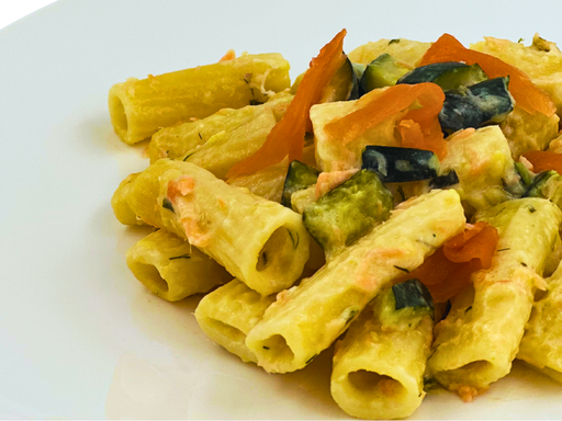 [30075] Maccheroncini salmone, zucchine e aneto
